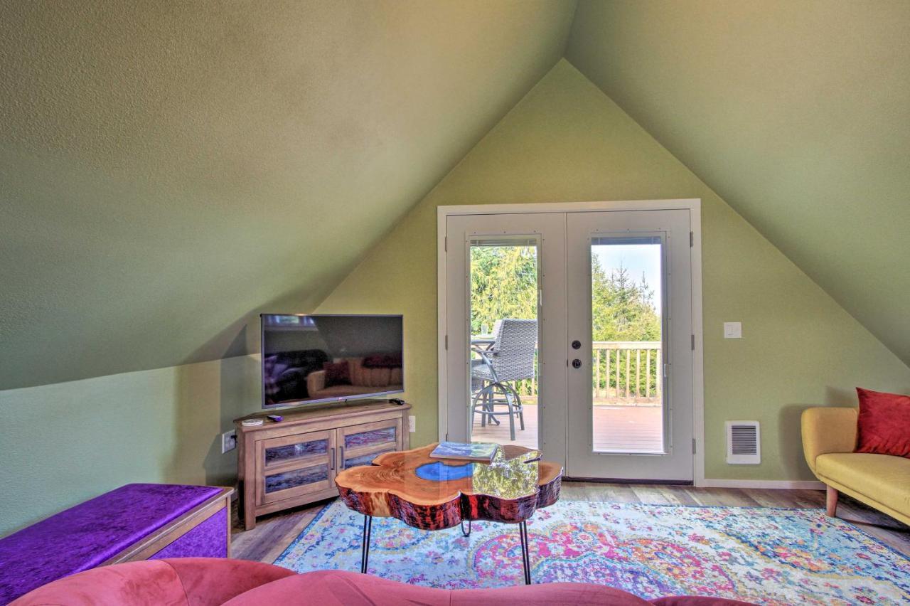 Charming Port Angeles Studio With Deck And Views! Leilighet Eksteriør bilde